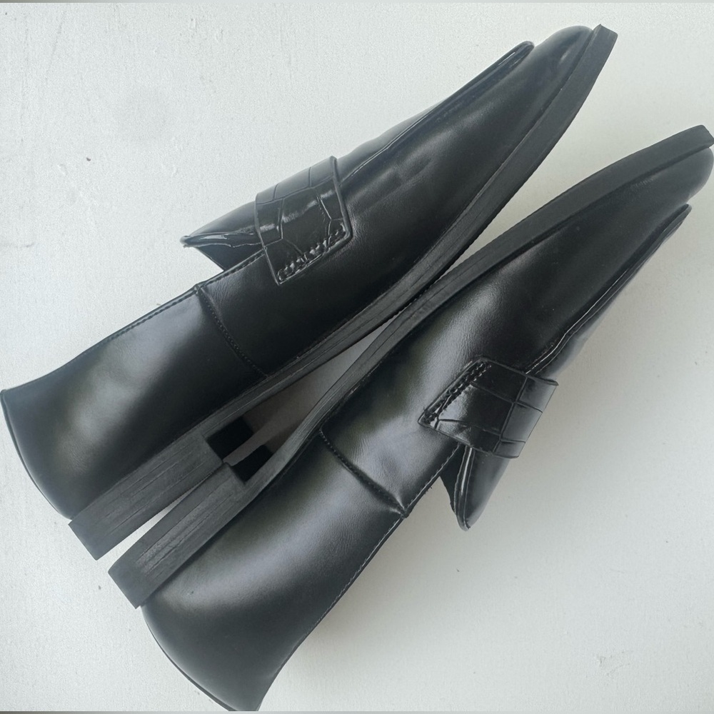 NWOB Ann Taylor Black Slip On Penny Loafers Shoes with Faux Snake Skin 7 - Picture 3 of 9